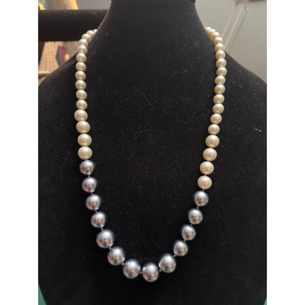 31. KJL Kenneth Jay Lane White‎ & Gray Faux Pearl 21"-23" Necklace